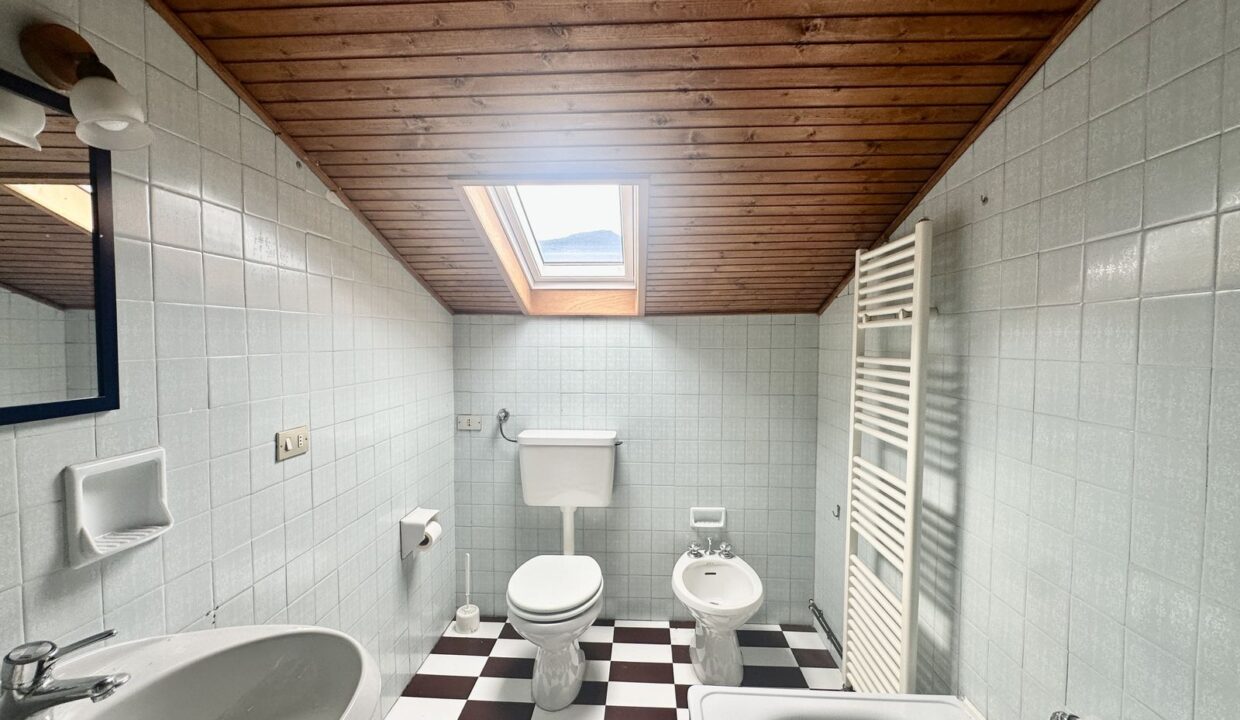 Domaso Appartamento con Terrazzo Vista Lago Como