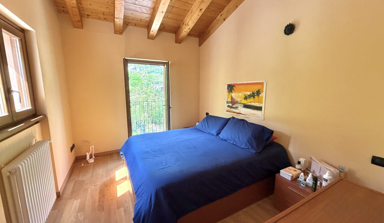 Argegno Appartamento Con Posto Auto e Giardino Comunale