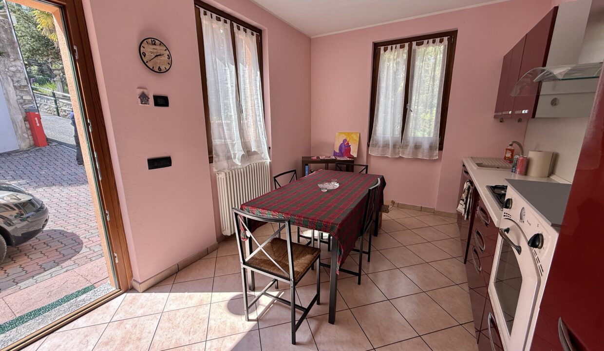 Argegno Appartamento Con Posto Auto e Giardino Comunale