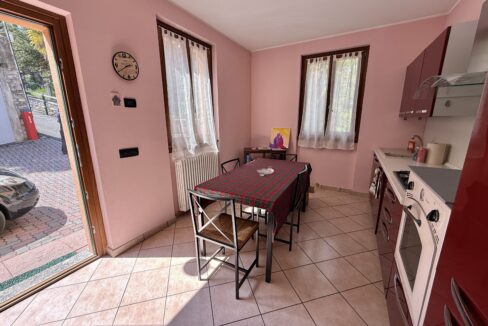 Argegno Appartamento Con Posto Auto e Giardino Comunale
