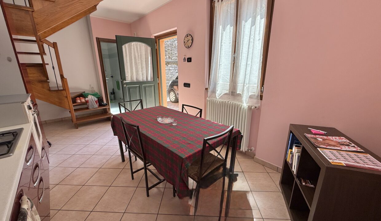Argegno Appartamento Con Posto Auto e Giardino Comunale