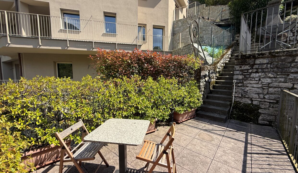 Argegno Appartamento Con Posto Auto e Giardino Comunale