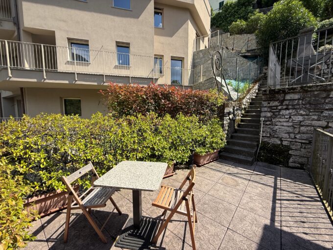 Argegno Appartamento Con Posto Auto e Giardino Comunale