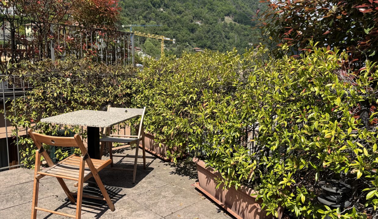 Argegno Appartamento Con Posto Auto e Giardino Comunale