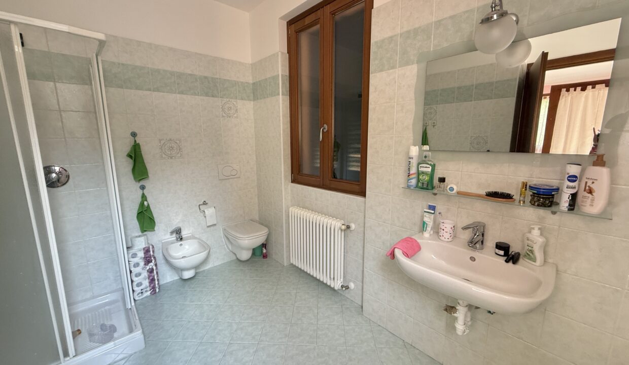 Argegno Appartamento Con Posto Auto e Giardino Comunale