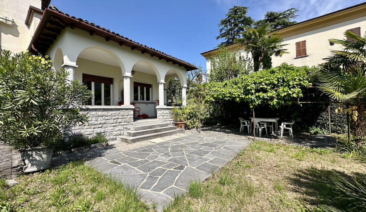 Proprietà Fronte Lago Tremezzina Mezzegra con Giardino