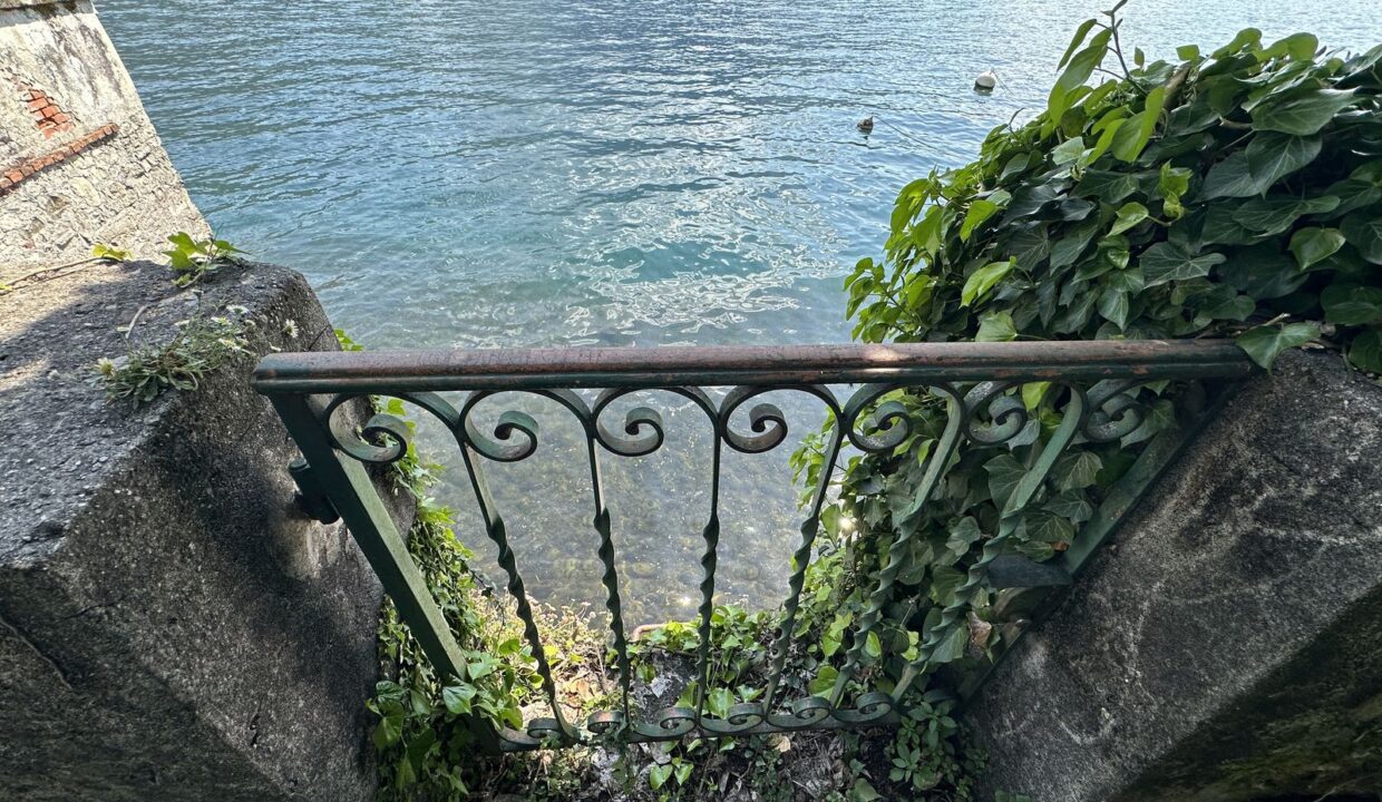 Proprietà Fronte Lago Tremezzina Mezzegra con Giardino