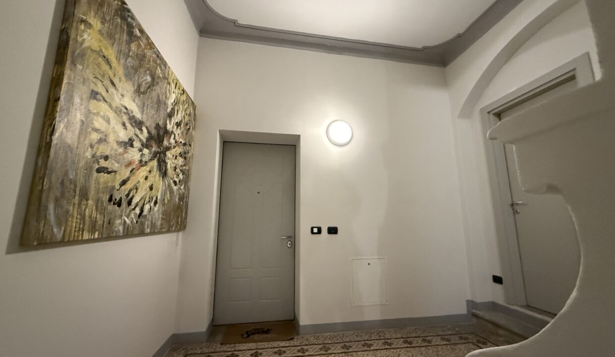 Appartamento In Centro Menaggio con Posto Auto e Piscina12