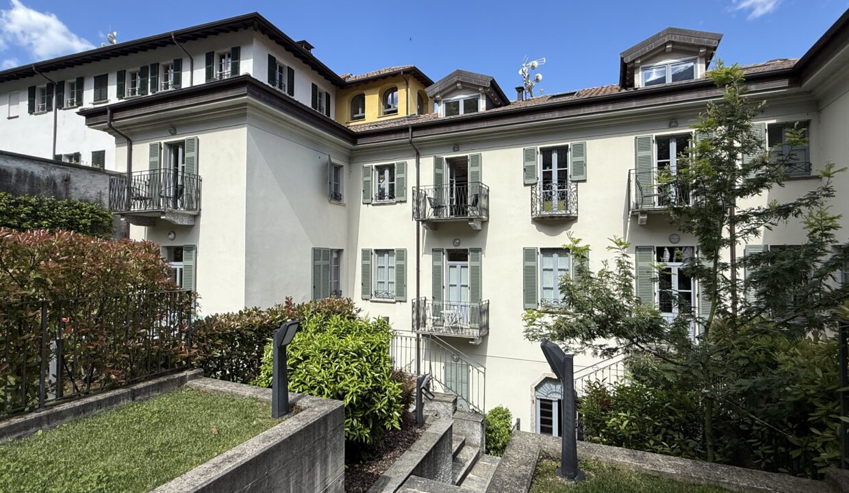 Appartamento In Centro Menaggio con Posto Auto e Piscina6