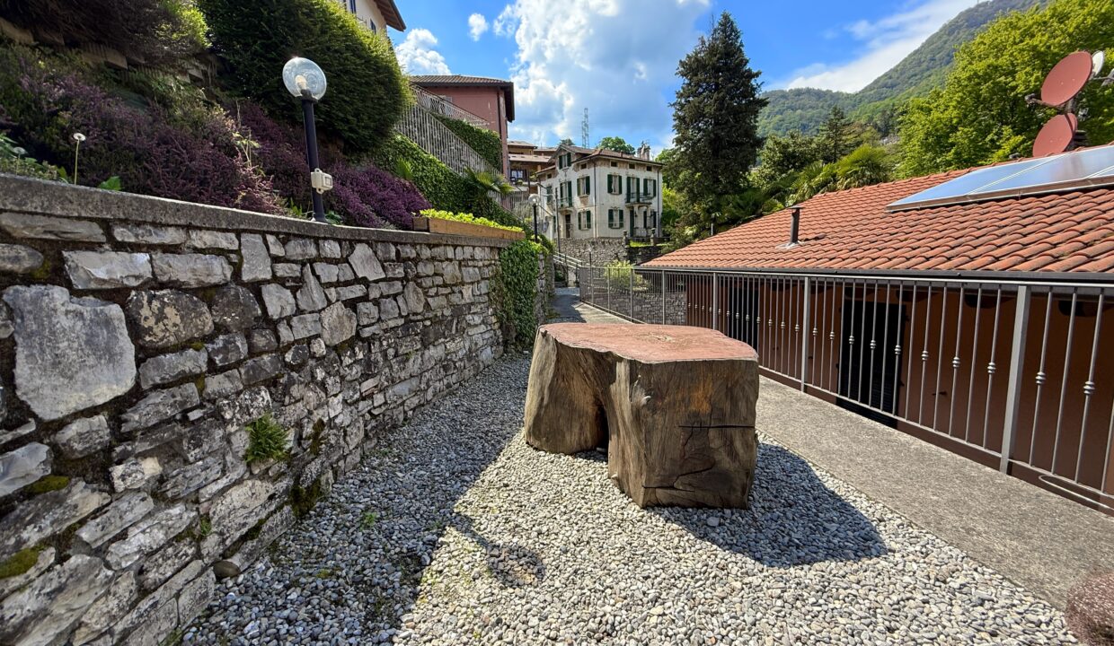 Argegno Appartamento Con Posto Auto e Giardino Comunale