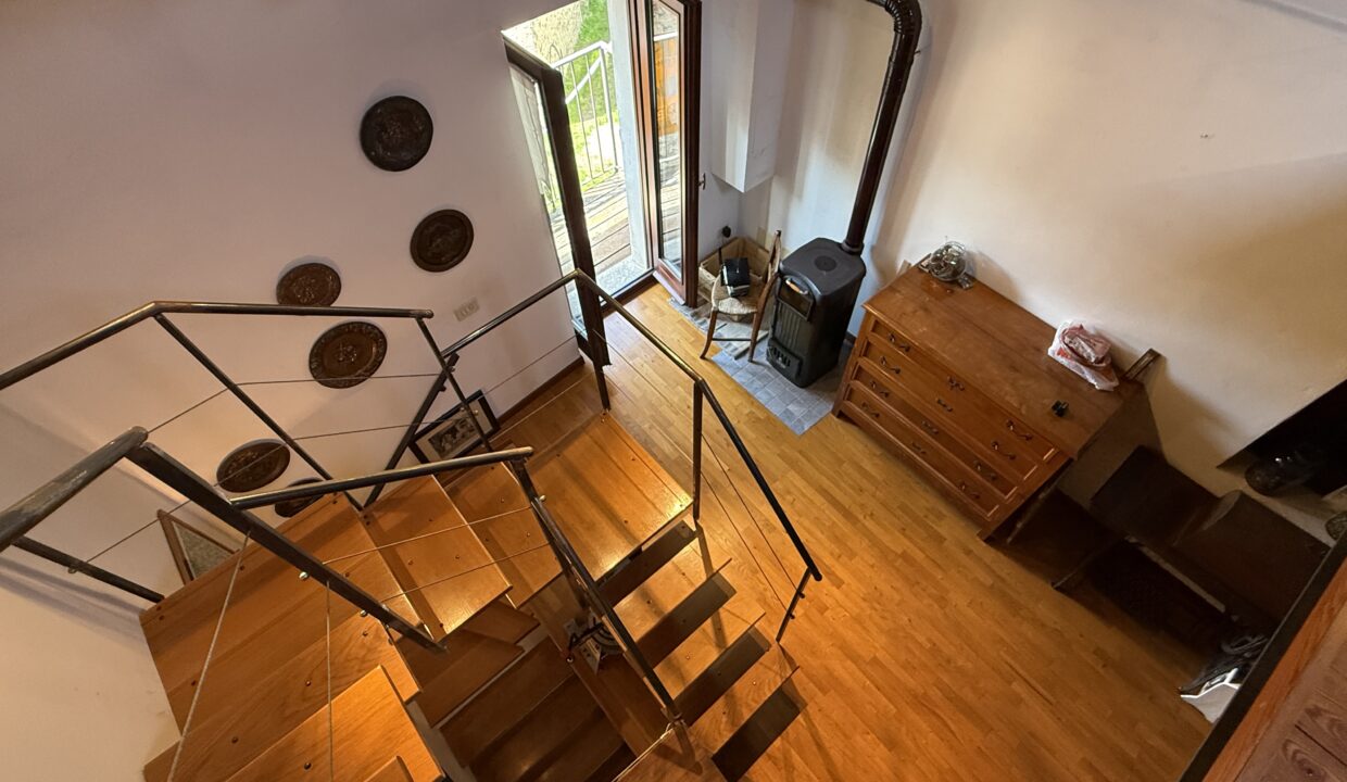 Casa Carcente con scorcio lago