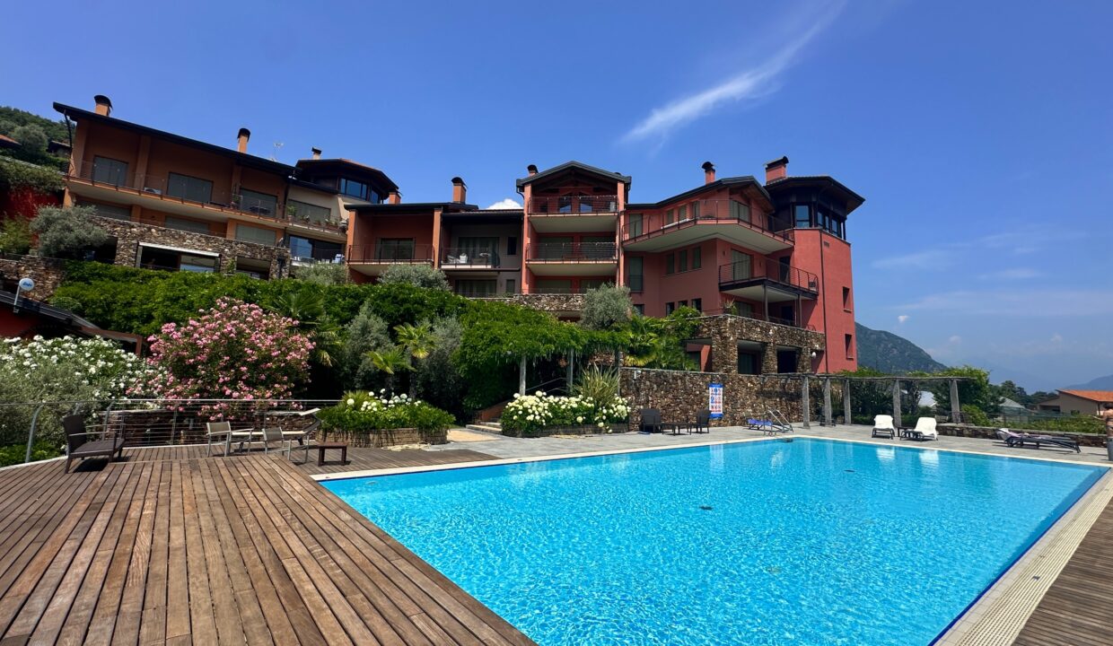 Menaggio Appartamento con Piscina e Vista Lago piscina