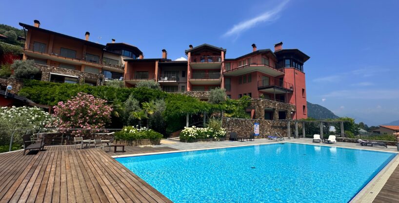 Lago Como Menaggio Appartamento con Giardino e Piscina