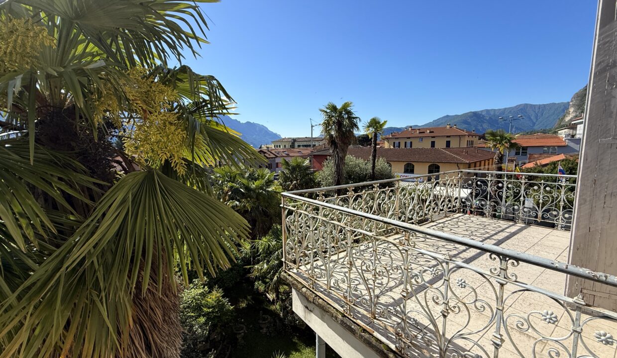 Menaggio Appartamento in Villa D'epoca con Posto auto 11