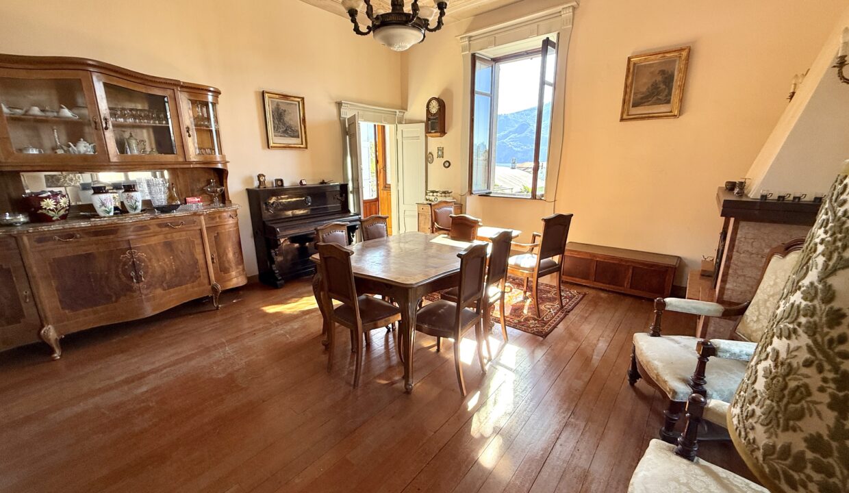Menaggio Appartamento in Villa D'epoca con Posto auto 16