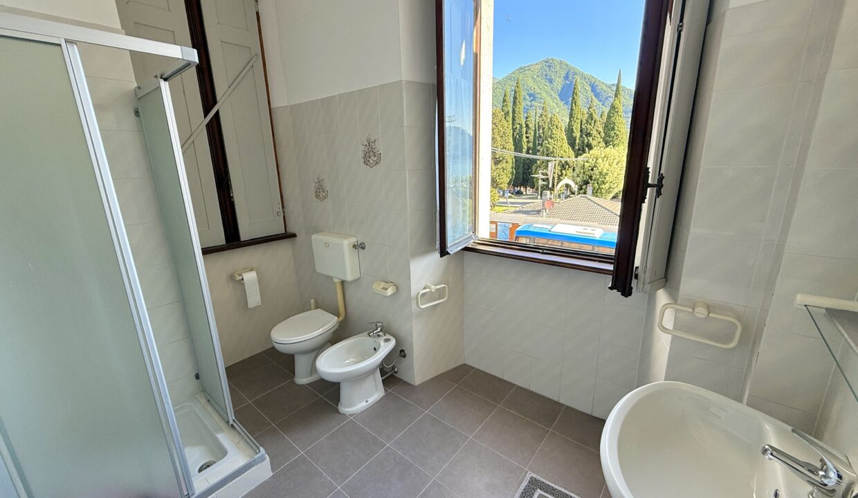 Menaggio Appartamento in Villa D'epoca con Posto auto 8