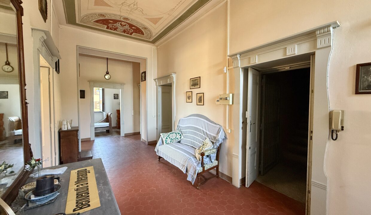 Menaggio Appartamento in Villa D'epoca con Posto auto 9