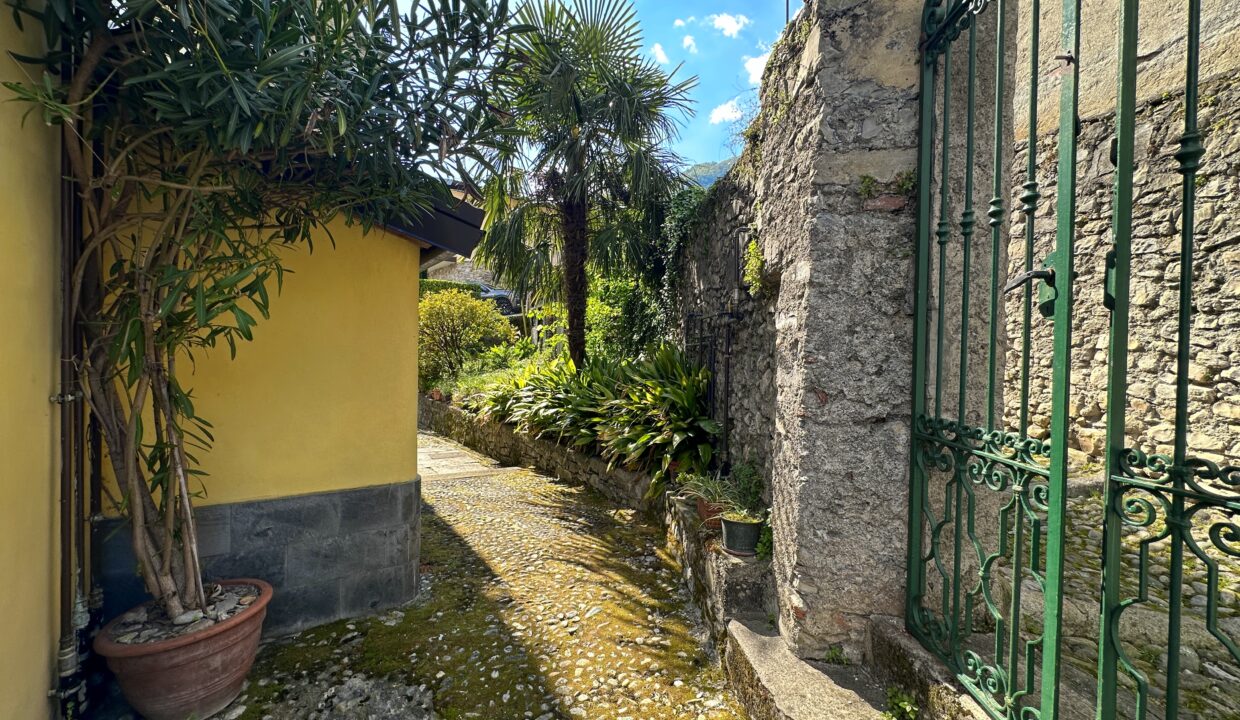 Mezzegra Appartamento con Giardino e Vista Lago 5