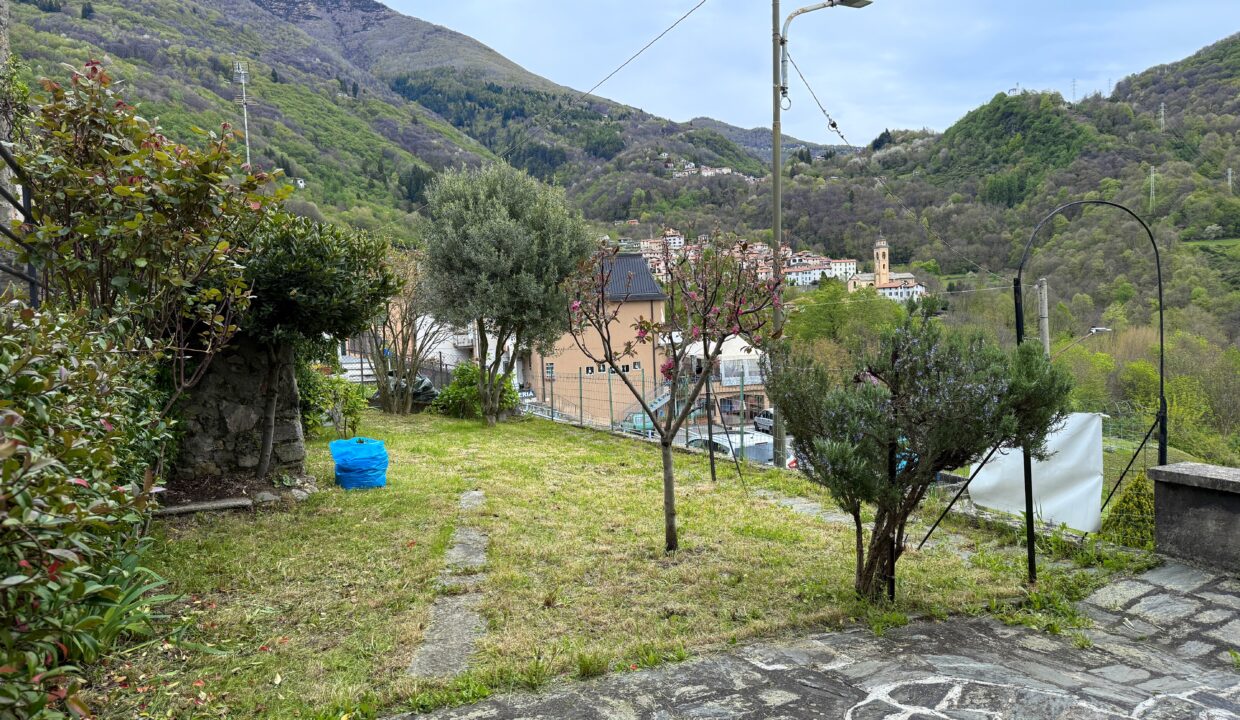 Plesio Porzione di Casa con Balcone e vista lago11