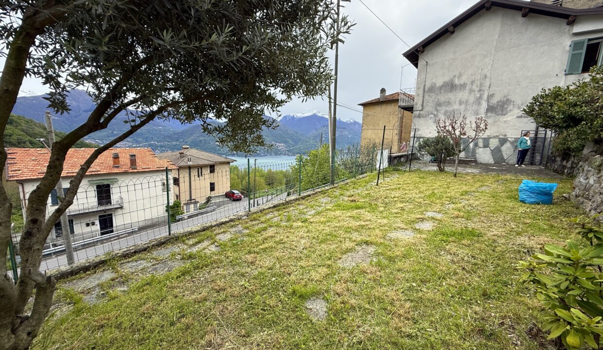 Plesio Porzione di Casa con Balcone e vista lago12