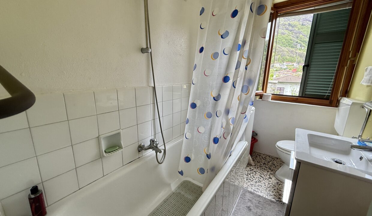 Plesio Porzione di Casa con Balcone e vista lago14