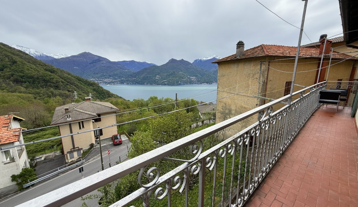 Plesio Porzione di Casa con Balcone e vista lago15