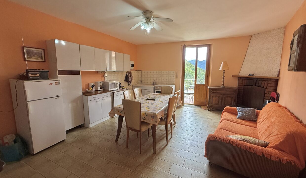 Plesio Porzione di Casa con Balcone e vista lago18