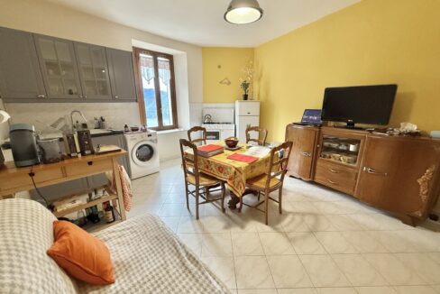 Plesio Porzione di Casa con Balcone e vista lago3