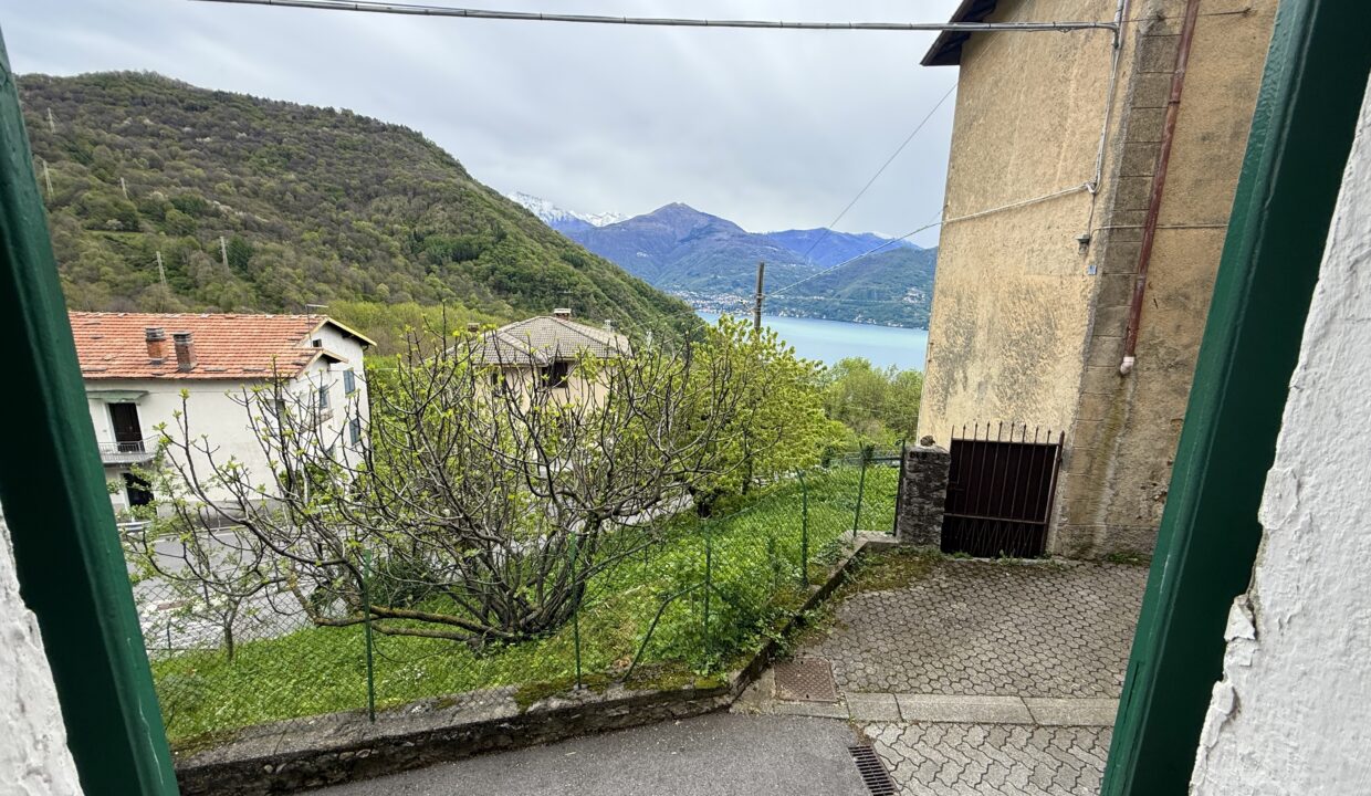 Plesio Porzione di Casa con Balcone e vista lago6