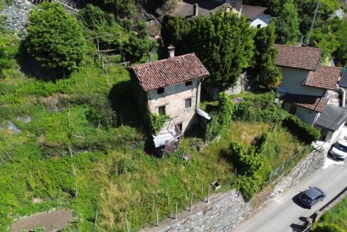 Rustico da Ristrutturare Dongo con Terreno