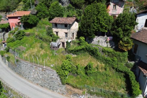 Rustico da Ristrutturare Dongo con Terreno