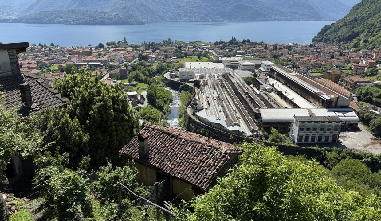 Rustico da Ristrutturare Dongo con Terreno
