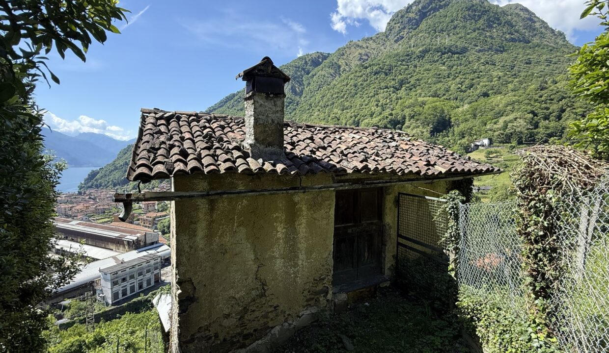 Rustico da Ristrutturare Dongo con Terreno