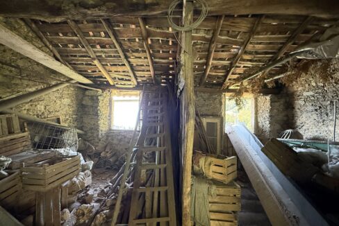 Rustico da Ristrutturare Dongo con Terreno