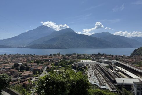 Rustico da Ristrutturare Dongo con Terreno