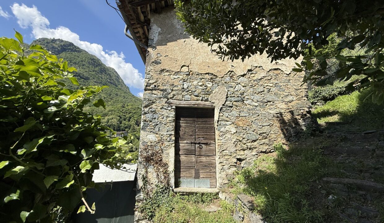 Rustico da Ristrutturare Dongo Lago Como Rif. R020 - 20_rid