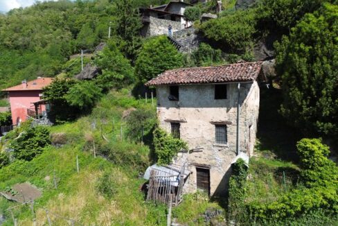 Rustico da Ristrutturare Dongo con Terreno