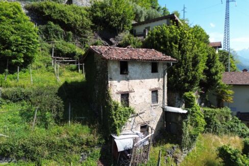 Rustico da Ristrutturare Dongo con Terreno