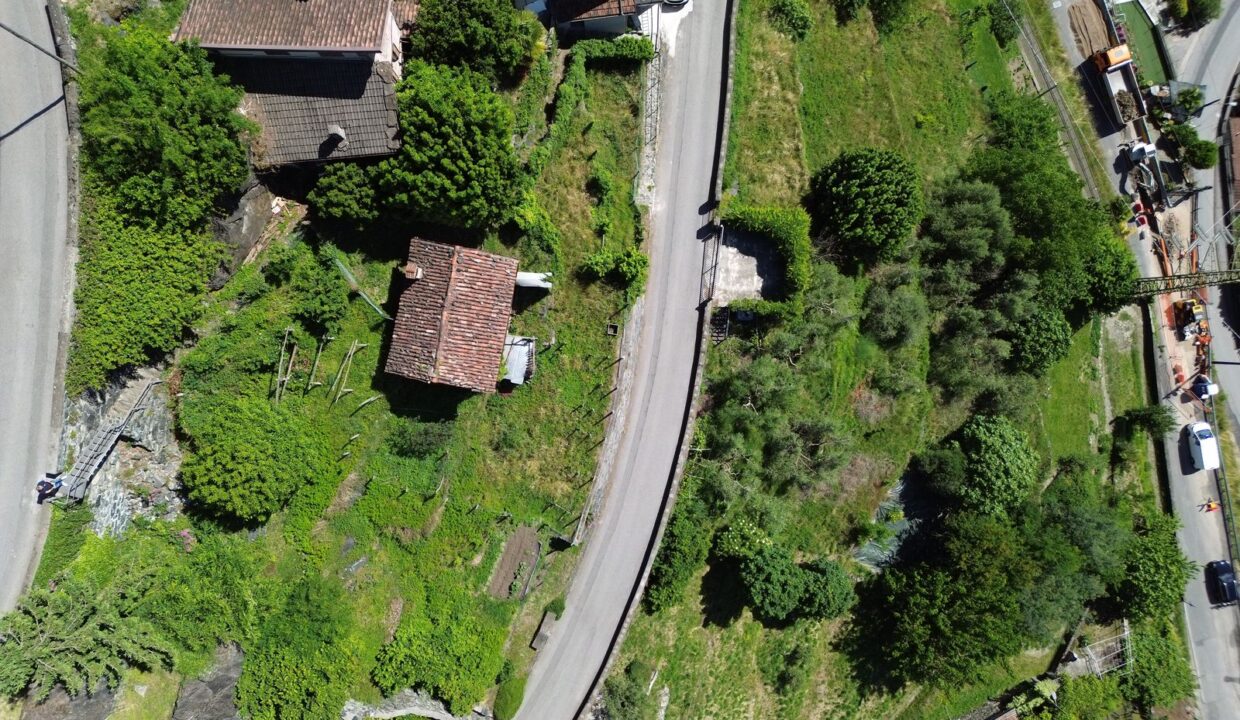 Rustico da Ristrutturare Dongo con Terreno