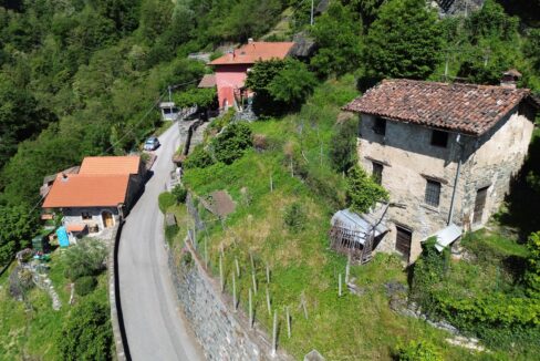 Rustico da Ristrutturare Dongo con Terreno