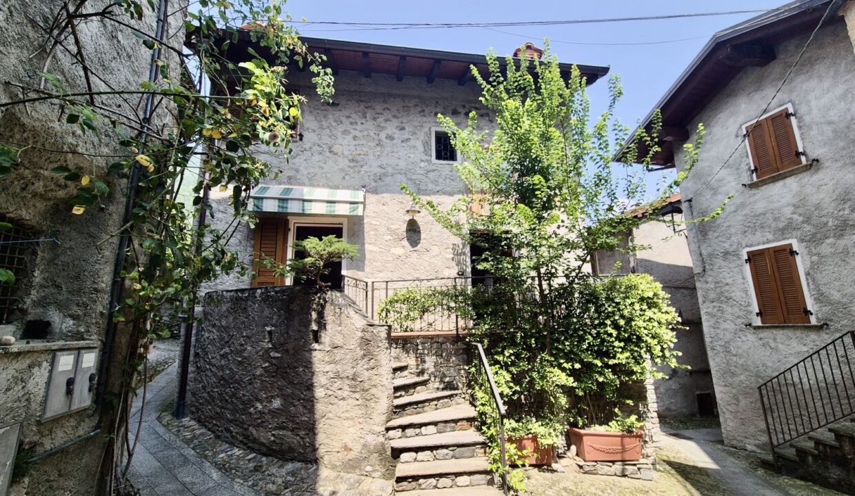Casa Indipendente Gera Lario con Balcone
