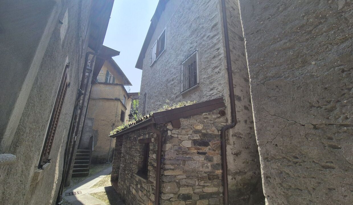 Casa Indipendente Gera Lario con Balcone