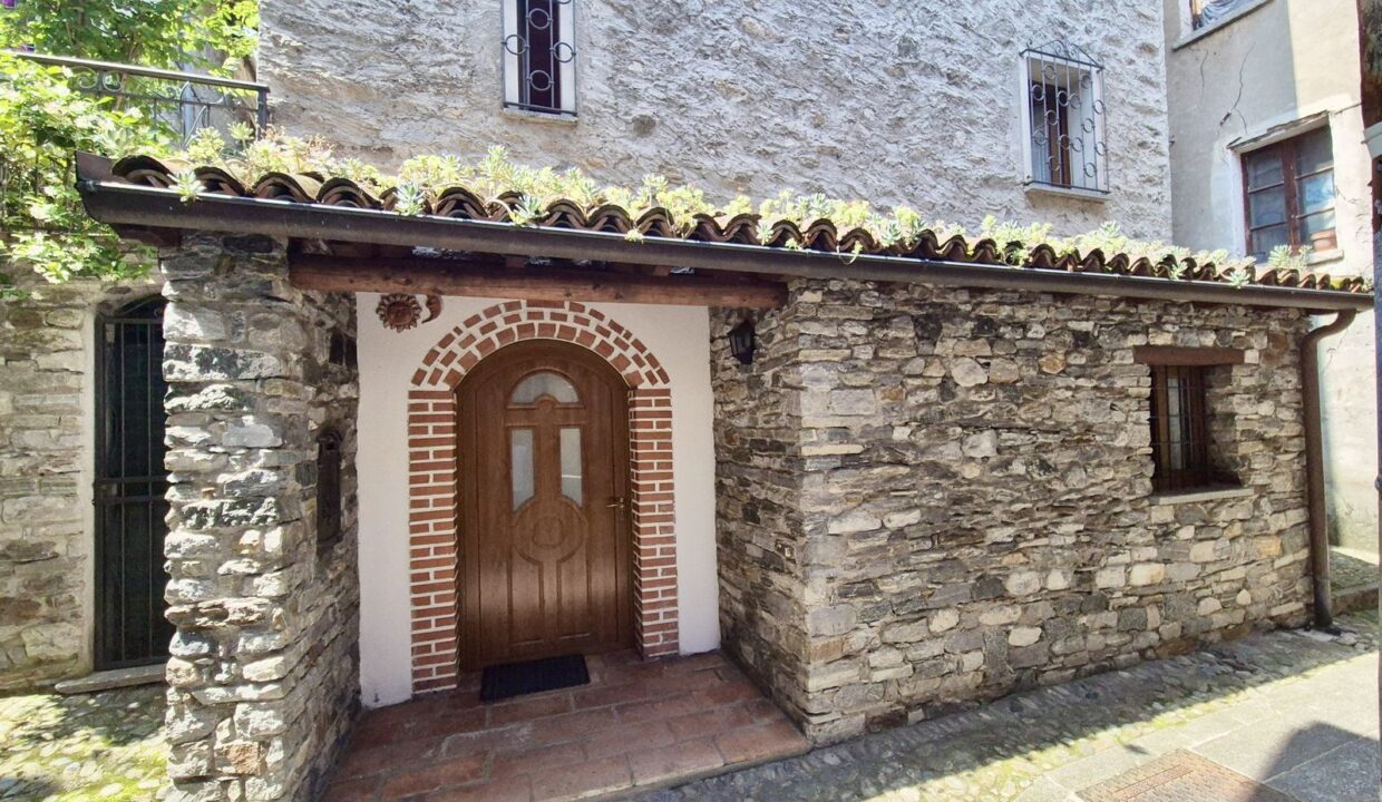 Casa Indipendente Gera Lario con Balcone