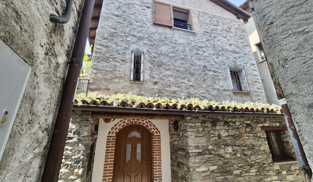 Casa Indipendente Gera Lario con Balcone