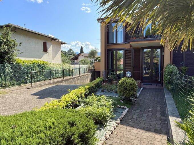 Lenno Appartamento con Terrazzo e Giardino giardino
