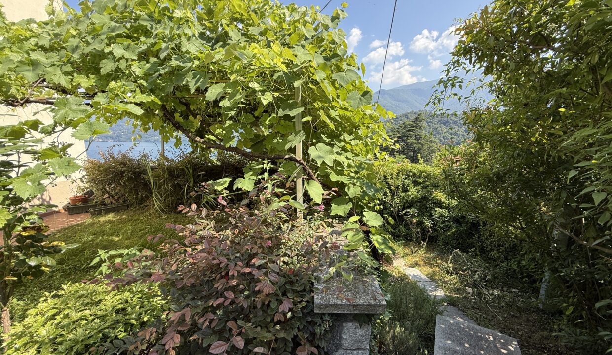 Mezzegra Appartamento con Giardino e Terrazzo 10