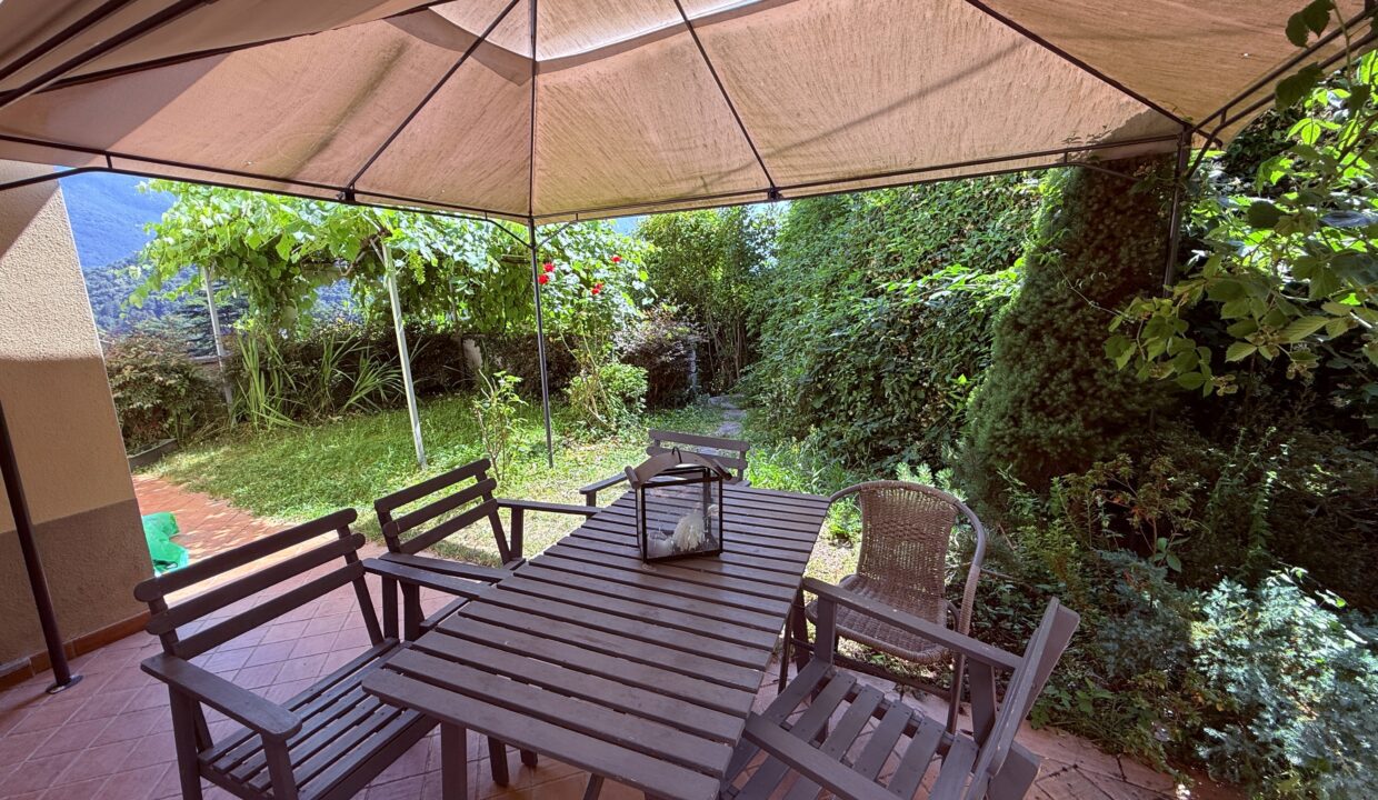 Mezzegra Appartamento con Giardino e Terrazzo 11