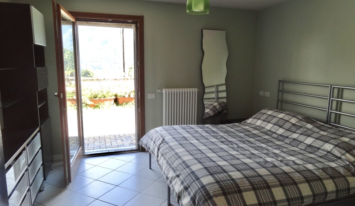 Mezzegra Appartamento con Giardino e Terrazzo 2