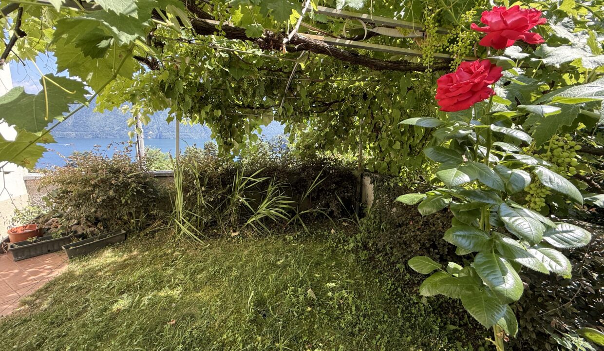 Mezzegra Appartamento con Giardino e Terrazzo 8