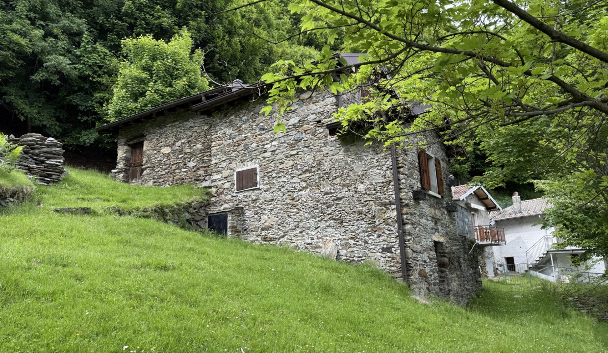 Musso Baita con Terreno da ristrutturare12